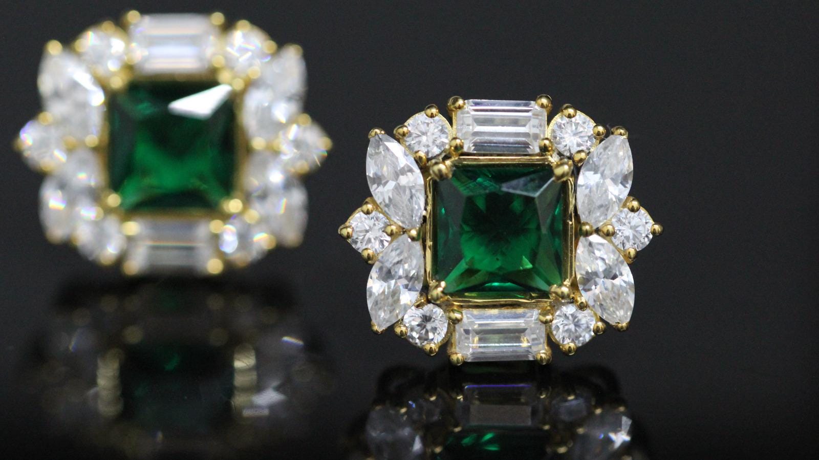 luxurious  green emerald 1.00 carat and side 0.70 cents diamond  stud 14k yellow gold earrings