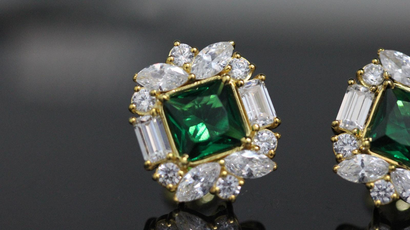 luxurious  green emerald 1.00 carat and side 0.70 cents diamond  stud 14k yellow gold earrings