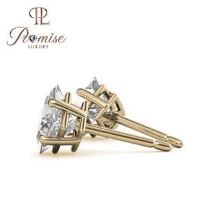 Princess-Cut Diamond Stud Earrings in 18K Yellow Gold – Modern Elegance with a Bold Diagonal Twist